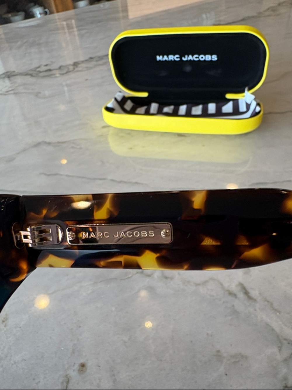 MARC JACOBS Tortoiseshell Women's Sunglasses with Dark Lenses - Picture 4 of 5